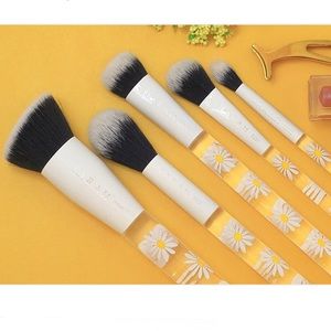 Farrah 4 pc cosmetic brush set - Daisy